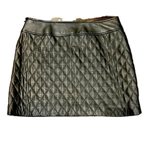 Danier black leather quilted leather skirt size 10 US